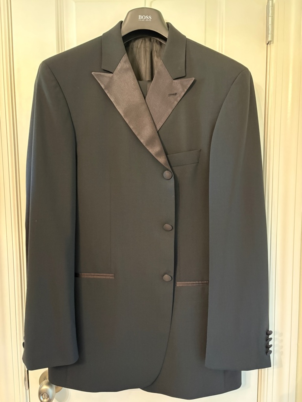 Hugo Boss Black Satin-Lapel Tuxedo suit. Light weight wool. Men’s size 42 Reg.